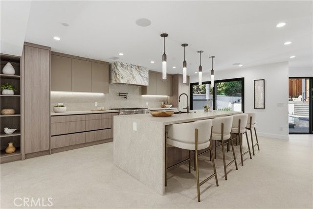 2638 Zorada Drive, Los Angeles, CA 90046