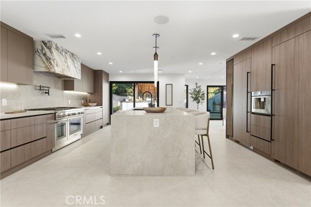 2638 Zorada Drive, Los Angeles, CA 90046