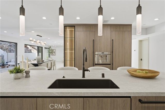 2638 Zorada Drive, Los Angeles, CA 90046