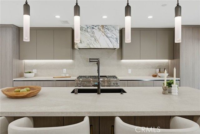 2638 Zorada Drive, Los Angeles, CA 90046