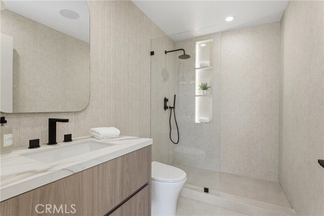 2638 Zorada Drive, Los Angeles, CA 90046