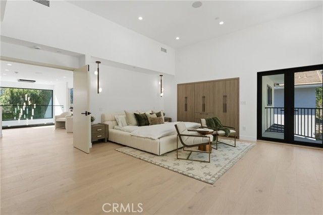 2638 Zorada Drive, Los Angeles, CA 90046