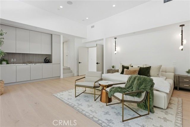 2638 Zorada Drive, Los Angeles, CA 90046