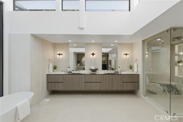 2638 Zorada Drive, Los Angeles, CA 90046