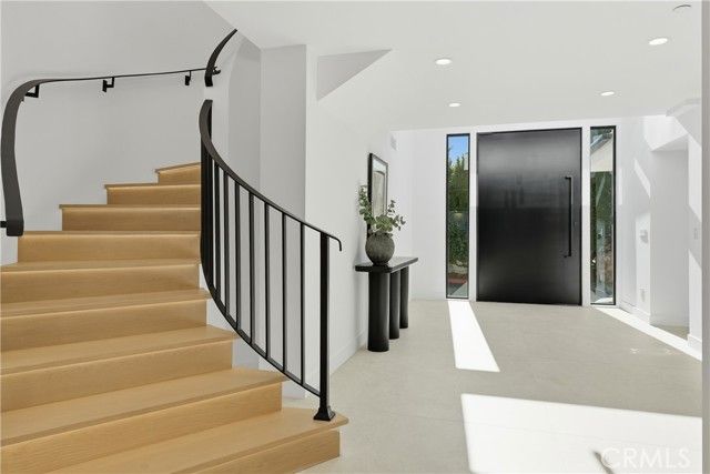 2638 Zorada Drive, Los Angeles, CA 90046