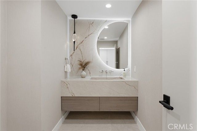 2638 Zorada Drive, Los Angeles, CA 90046