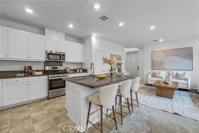 5584 Kate Way 10, Fontana, CA 92336