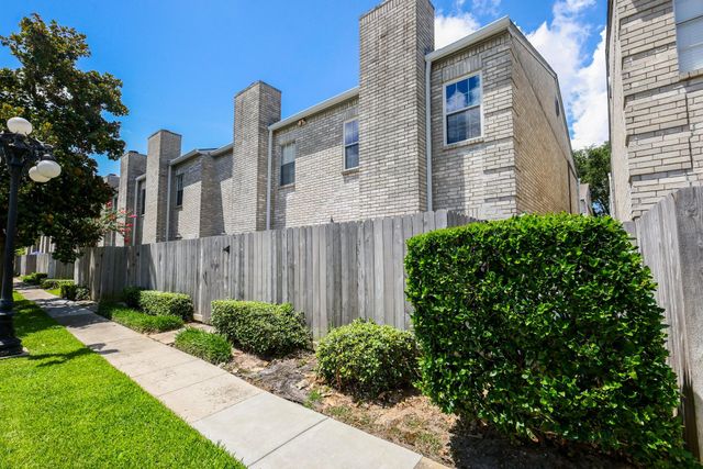 17441 Red Oak Drive 7441, Houston, TX 77090
