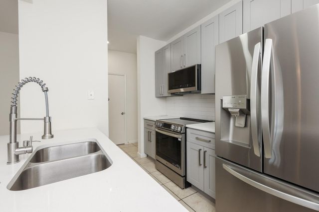 17441 Red Oak Drive 7441, Houston, TX 77090