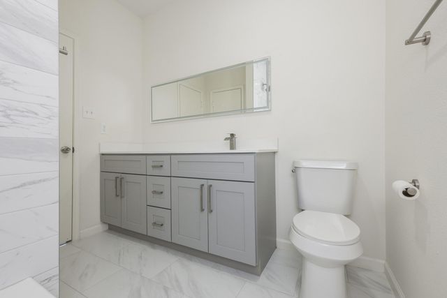 17441 Red Oak Drive 7441, Houston, TX 77090
