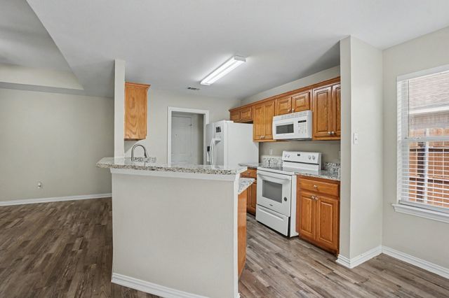 104 Camden Court, Irving, TX 75061