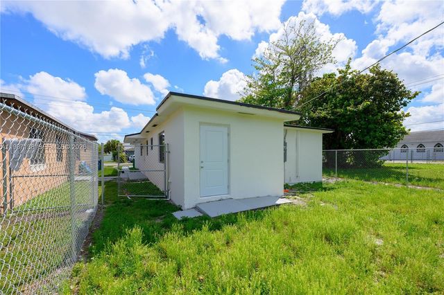 2373 NW 61st St, Miami, FL 33142