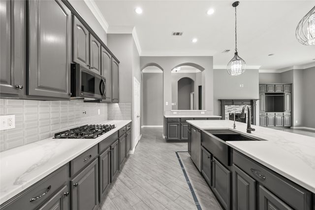 608 Walnut Hollow Drive, Mansfield, TX 76063