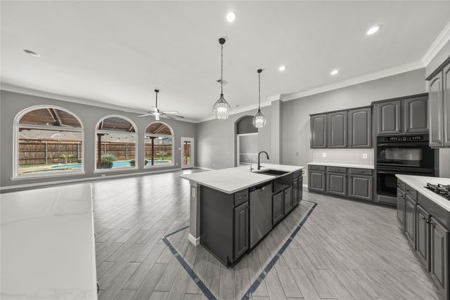 608 Walnut Hollow Drive, Mansfield, TX 76063