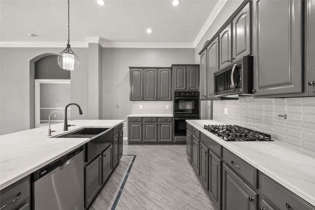 608 Walnut Hollow Drive, Mansfield, TX 76063