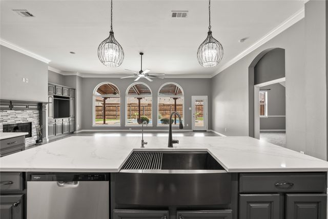 608 Walnut Hollow Drive, Mansfield, TX 76063