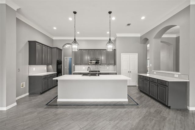 608 Walnut Hollow Drive, Mansfield, TX 76063