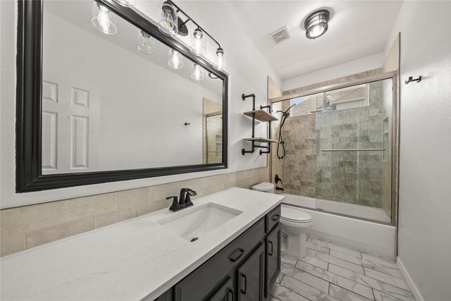 608 Walnut Hollow Drive, Mansfield, TX 76063