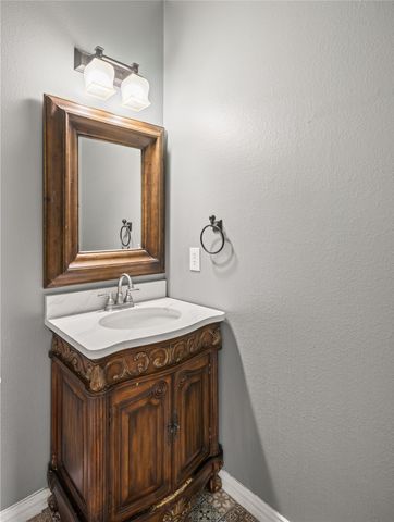 608 Walnut Hollow Drive, Mansfield, TX 76063