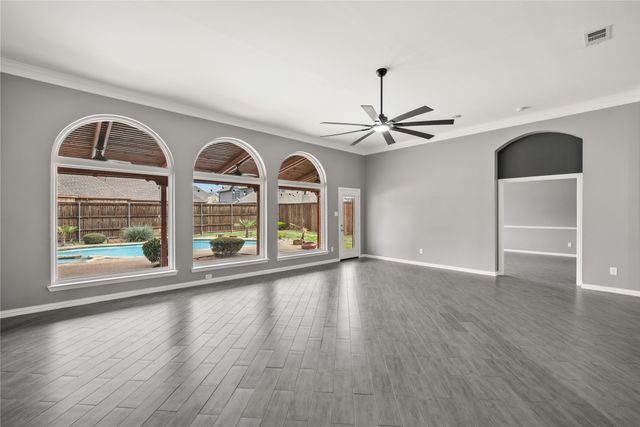 608 Walnut Hollow Drive, Mansfield, TX 76063