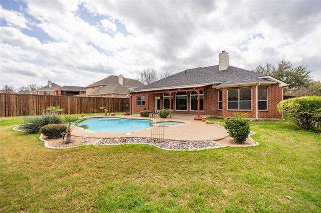 608 Walnut Hollow Drive, Mansfield, TX 76063
