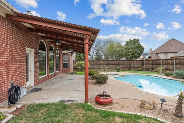 608 Walnut Hollow Drive, Mansfield, TX 76063