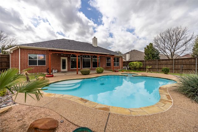 608 Walnut Hollow Drive, Mansfield, TX 76063