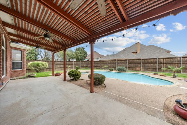608 Walnut Hollow Drive, Mansfield, TX 76063