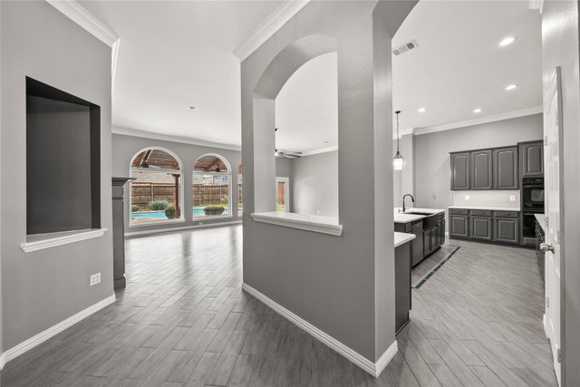 608 Walnut Hollow Drive, Mansfield, TX 76063