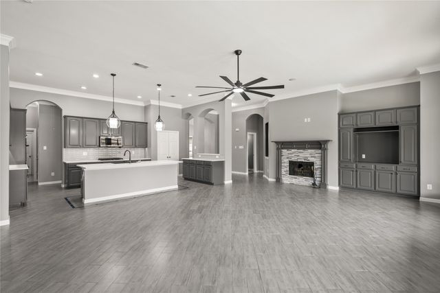 608 Walnut Hollow Drive, Mansfield, TX 76063