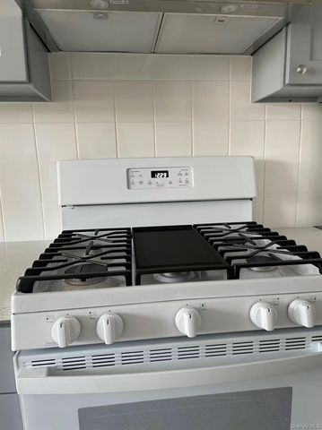 14943 35th Avenue 3I, Flushing, NY 11354