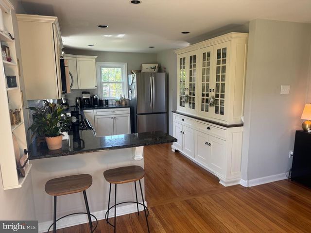 402 ELLIGER AVE, Fort Washington, PA 19034