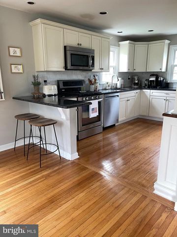 402 ELLIGER AVE, Fort Washington, PA 19034