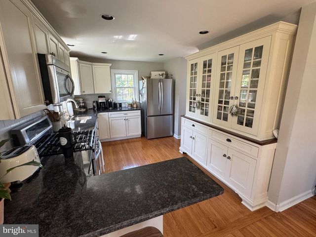 402 ELLIGER AVE, Fort Washington, PA 19034