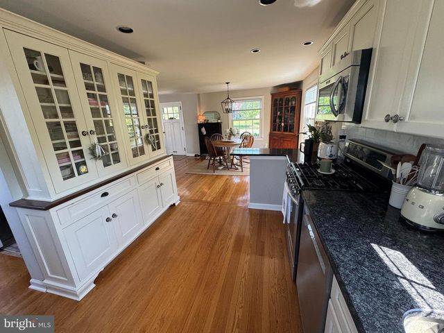 402 ELLIGER AVE, Fort Washington, PA 19034