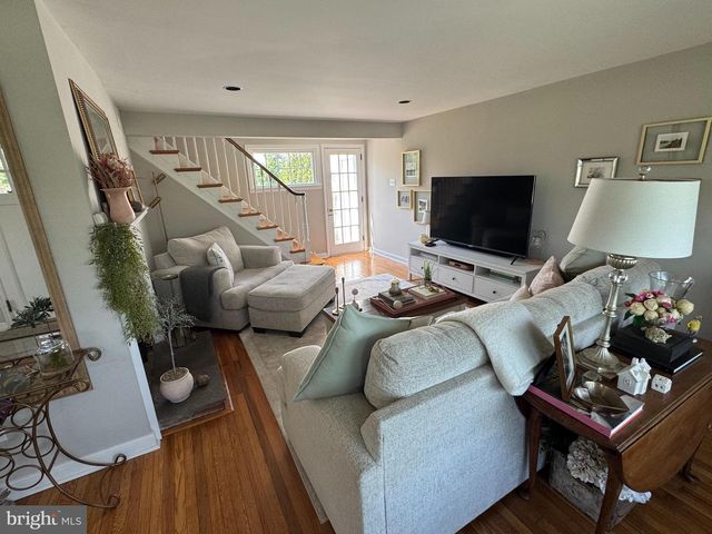402 ELLIGER AVE, Fort Washington, PA 19034