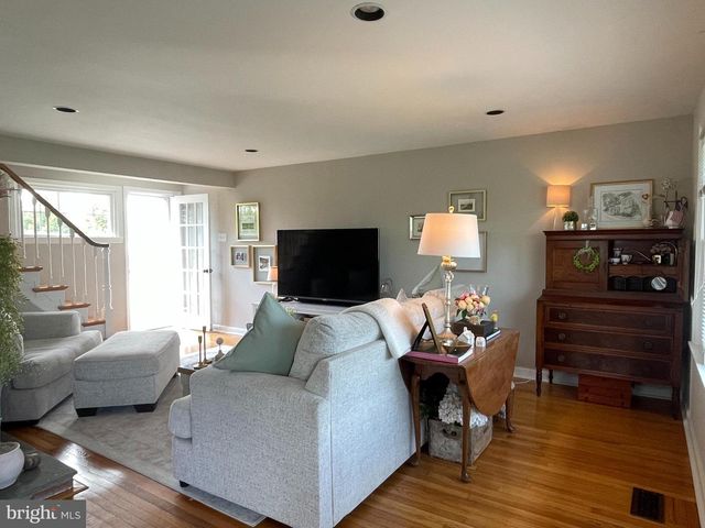 402 ELLIGER AVE, Fort Washington, PA 19034