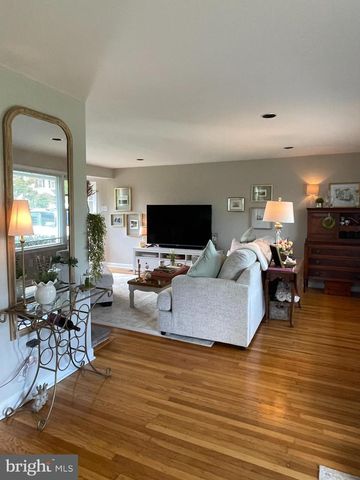 402 ELLIGER AVE, Fort Washington, PA 19034