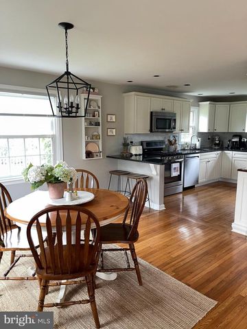 402 ELLIGER AVE, Fort Washington, PA 19034