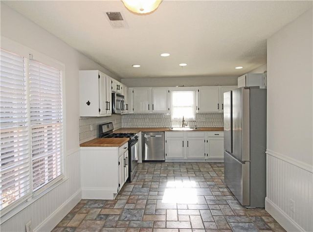 621 Radford Circle, Woodstock, GA 30188