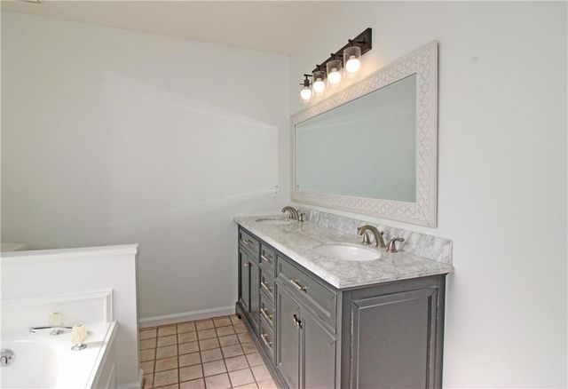 621 Radford Circle, Woodstock, GA 30188