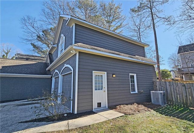 621 Radford Circle, Woodstock, GA 30188