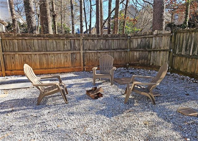 621 Radford Circle, Woodstock, GA 30188