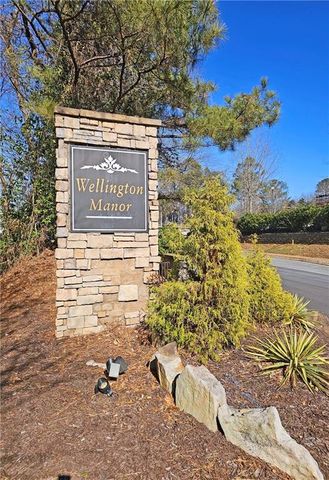 621 Radford Circle, Woodstock, GA 30188