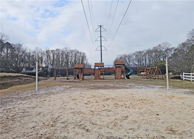 621 Radford Circle, Woodstock, GA 30188