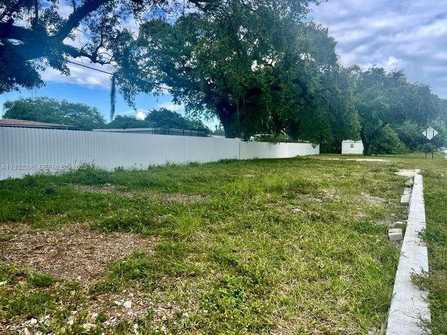 2451 NW 167th St, Miami Gardens, FL 33056