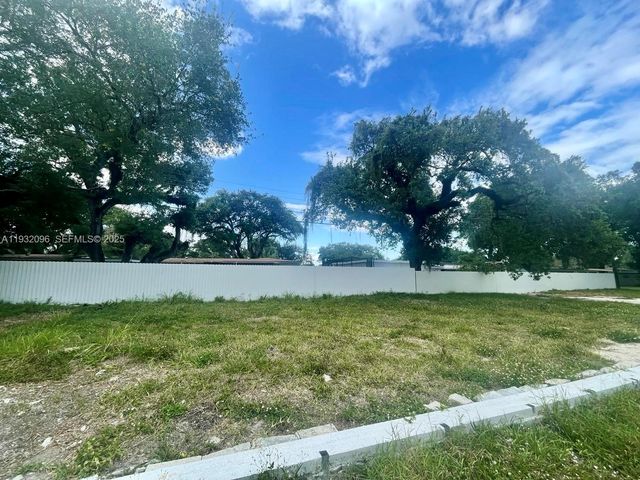 2451 NW 167th St, Miami Gardens, FL 33056