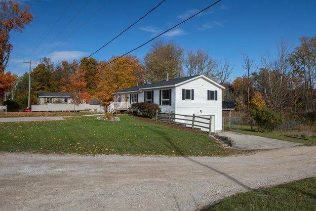 8335 S Maple City Road, Maple City, MI 49664
