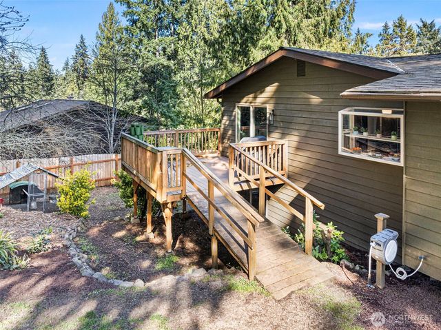 8205 Clearidge Avenue NW, Silverdale, WA 98383