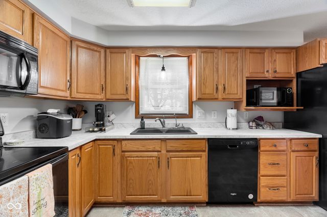 1448 N Lakeview Drive, Frankfort, IN 46041